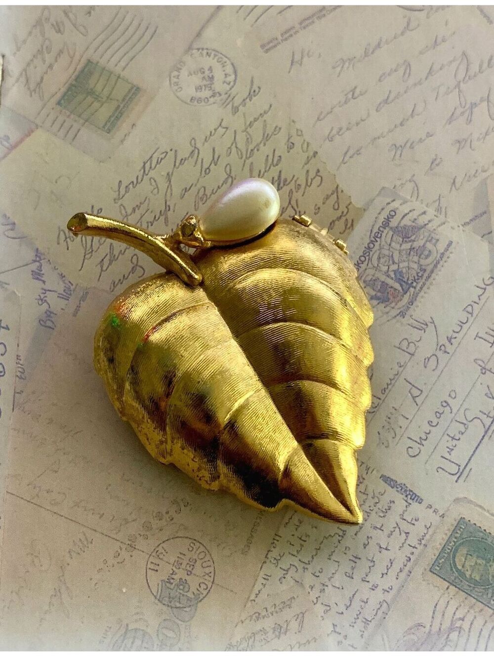 Vintage Avon Gold-Tone Leaf Solid Perfume / Locket Brooch Pin